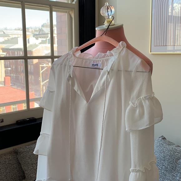 Bb Dakota white flowey ruffle top - Picture 4 of 4